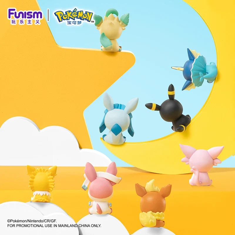 Coffret de 8 Pokéballs avec figurines Évoli Évolutions