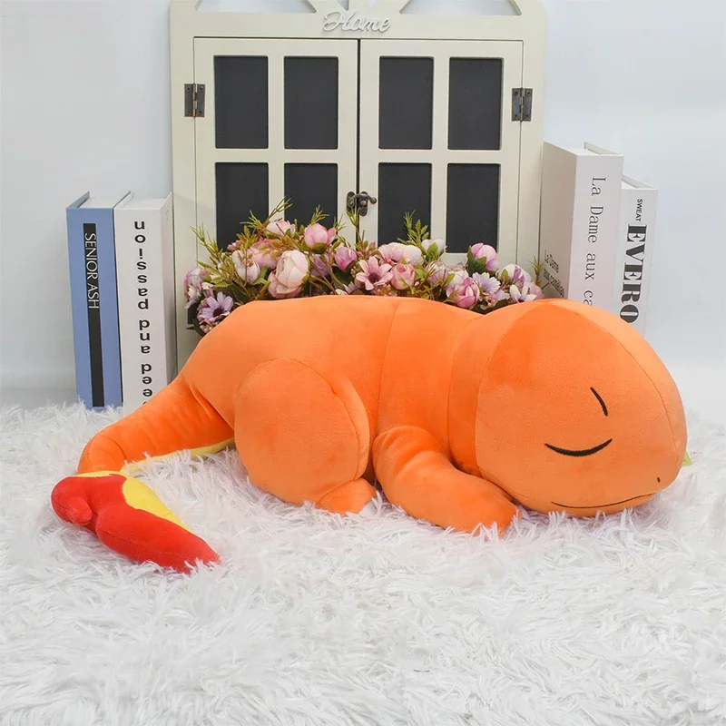 Adorable peluche Pokémon Salamèche XXL en position de sommeil (environ 45 cm)