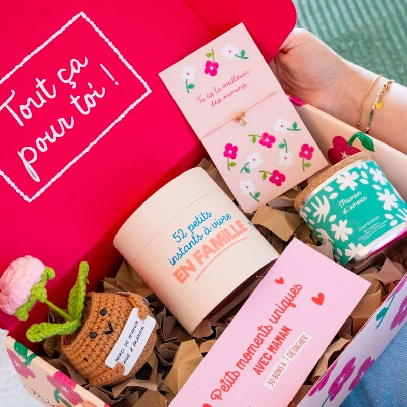 Coffret Fête des Mères 5 cadeaux pour maman - Fleurs, bijou et jeux