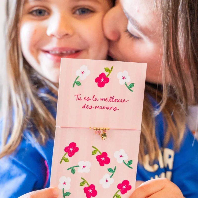 Coffret Fête des Mères 5 cadeaux pour maman - Fleurs, bijou et jeux
