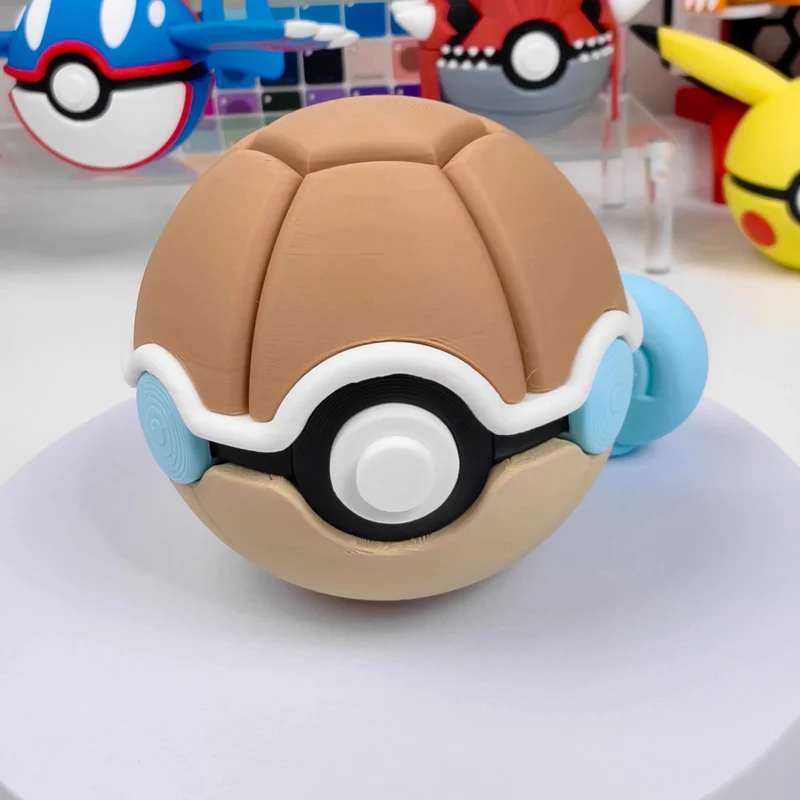 Pokéball Premium dans de nombreux modèles : Salamèche, Carapuce, Bulbizarre, Dracaufeu et bien d'autres.
