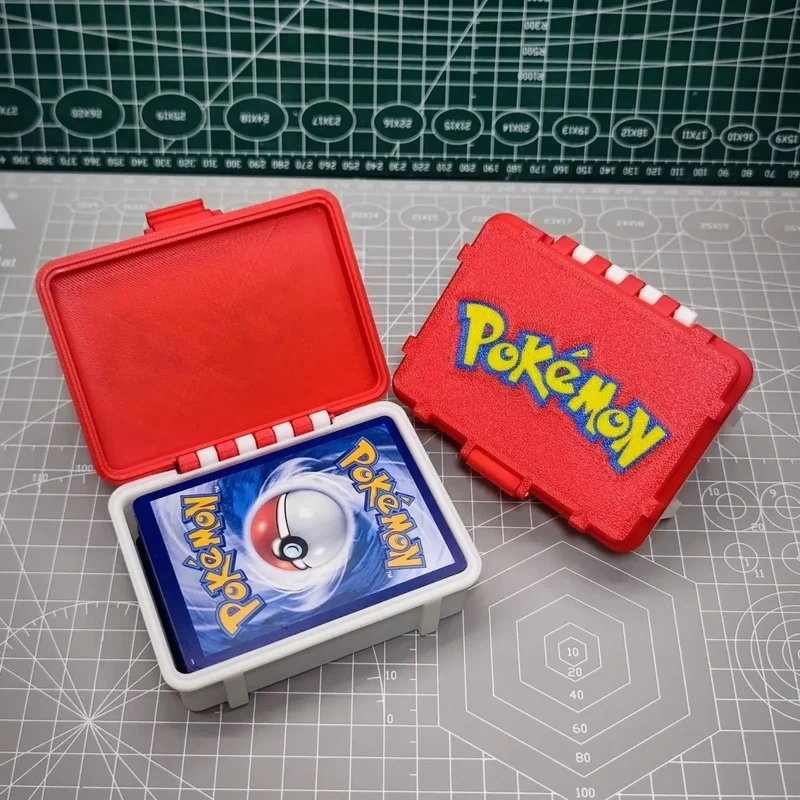 Boîte de rangement robuste pour cartes Pokémon, adaptée aux dresseurs de tous âges.