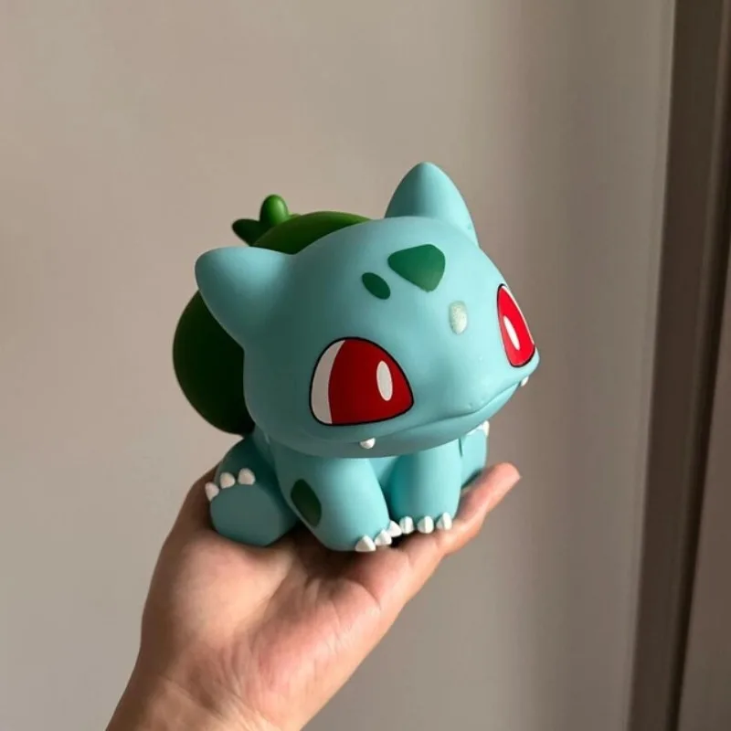 Grande figurine détaillée de Bulbizarre, Carapuce ou Salamèche ; une idée cadeau pour les dresseurs Pokémon de tous âges.