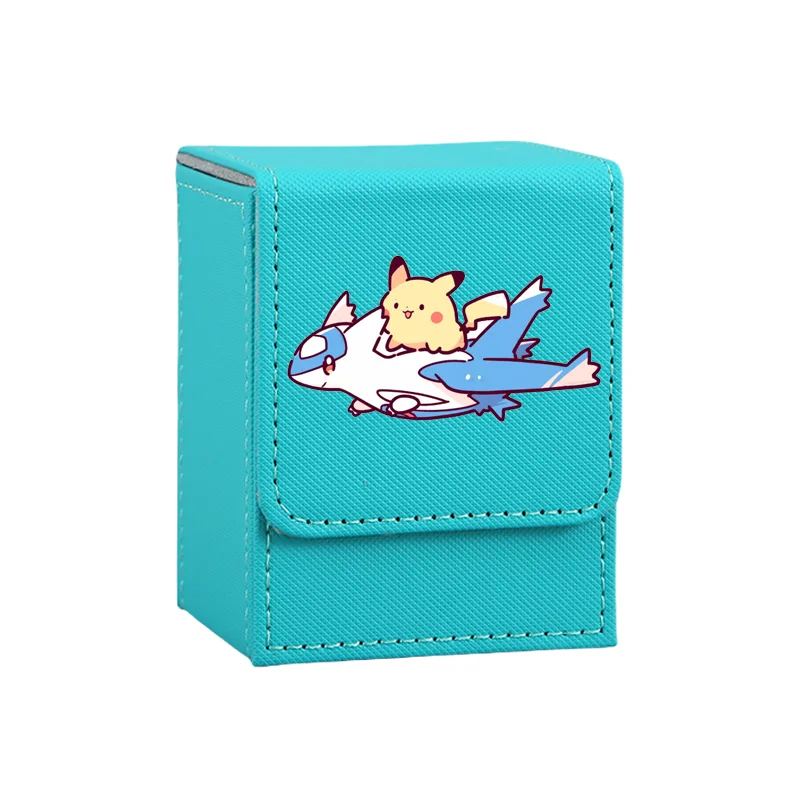 Boîte robuste pour cartes à collectionner Pokémon, disponible en différents modèles.