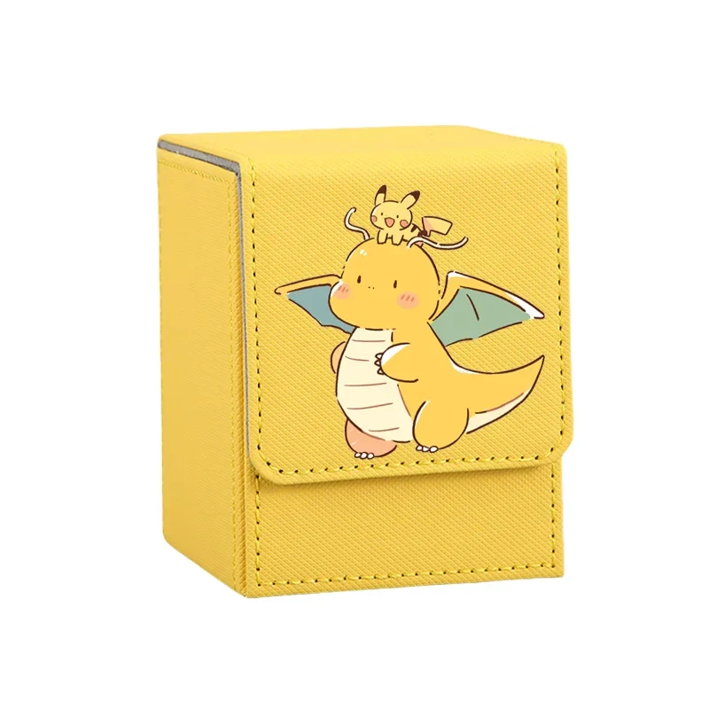 Boîte robuste pour cartes à collectionner Pokémon, disponible en différents modèles.