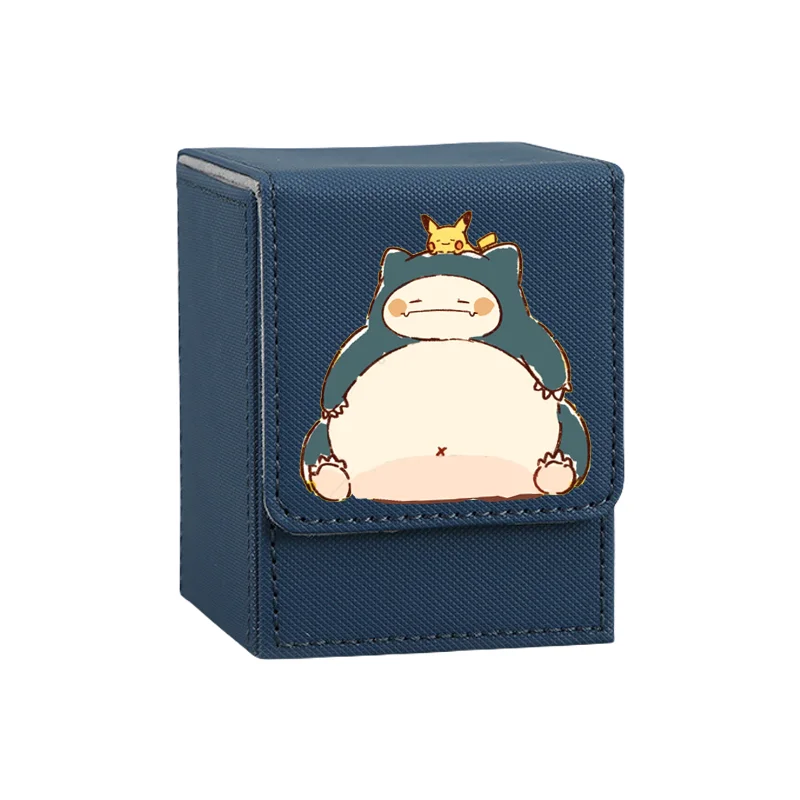 Boîte robuste pour cartes à collectionner Pokémon, disponible en différents modèles.