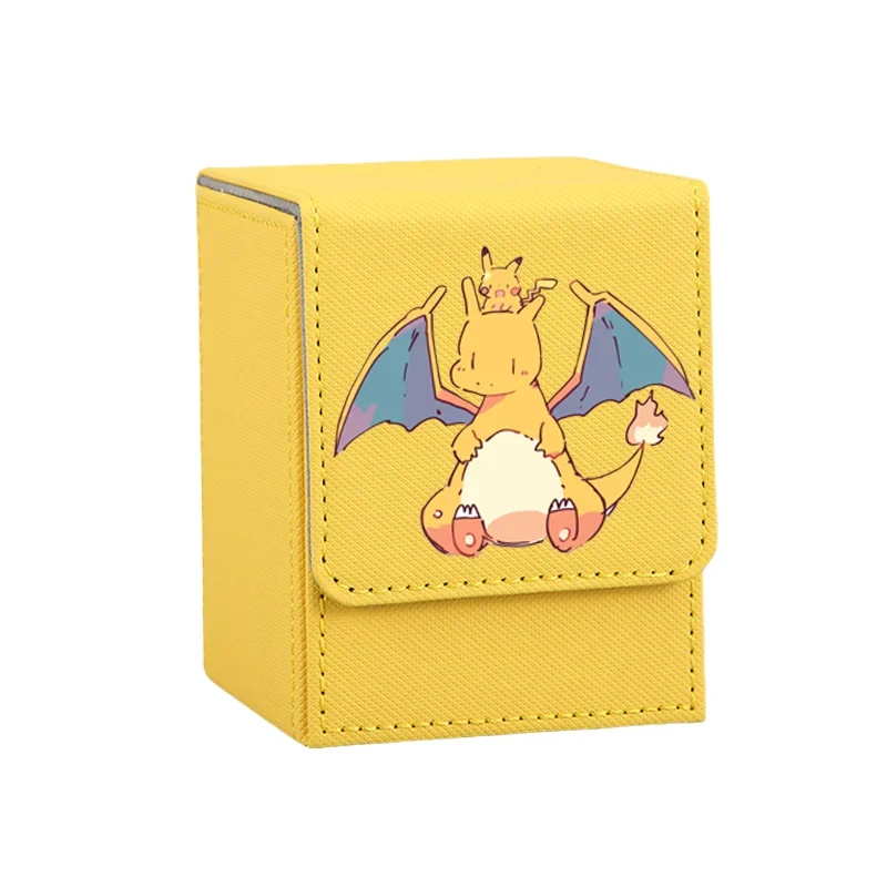 Boîte robuste pour cartes à collectionner Pokémon, disponible en différents modèles.
