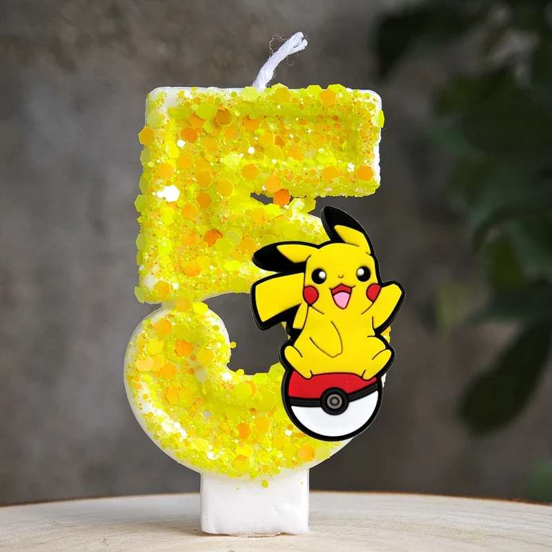 Bougie d'anniversaire jaune Pikachu avec année