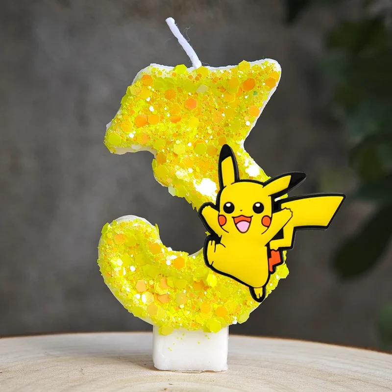 Bougie d'anniversaire jaune Pikachu avec année