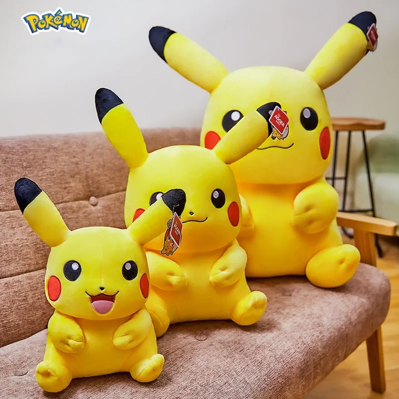 Magnifique peluche Pikachu souriante disponible en plusieurs tailles