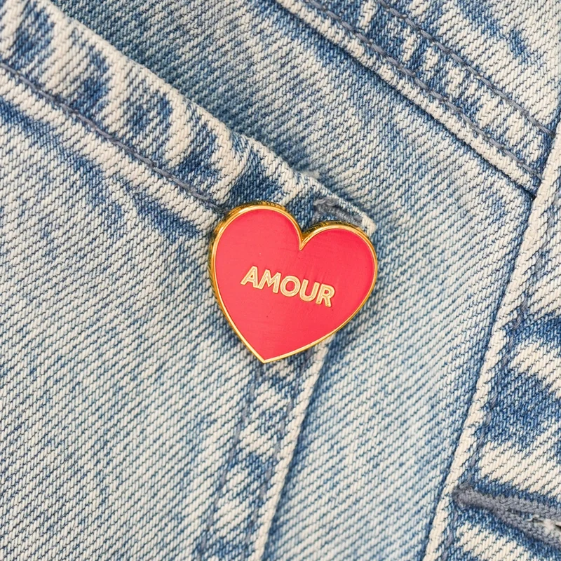 Pin's cœur Amour rouge et doré - Petit cadeau Saint-Valentin et amitié