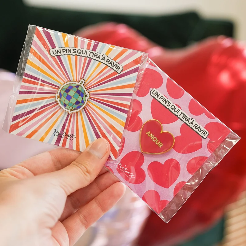 Pin's cœur Amour rouge et doré - Petit cadeau Saint-Valentin et amitié