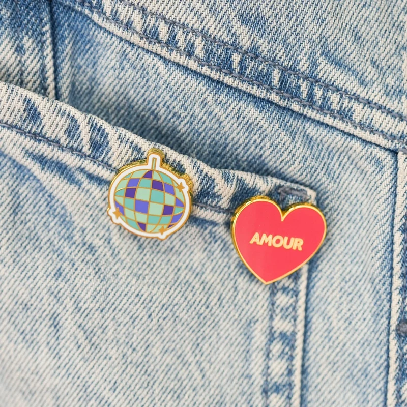 Pin's cœur Amour rouge et doré - Petit cadeau Saint-Valentin et amitié