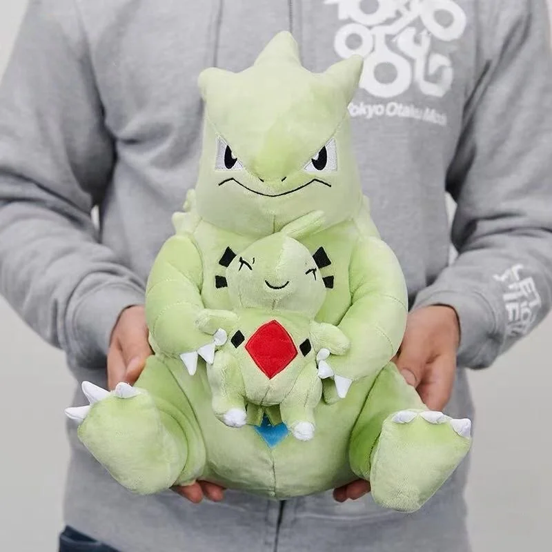 Grand Despotar avec peluche Pokémon Larvitar (environ 27 cm)
