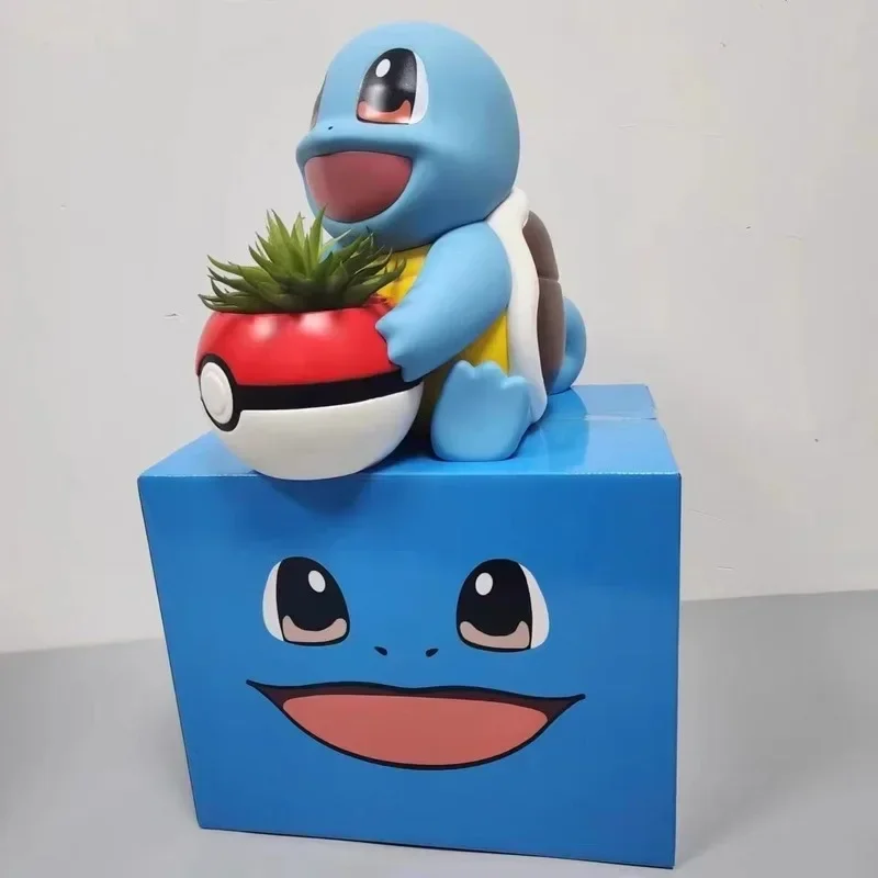 Figurine Carapuce avec un pot au look Pokéball
