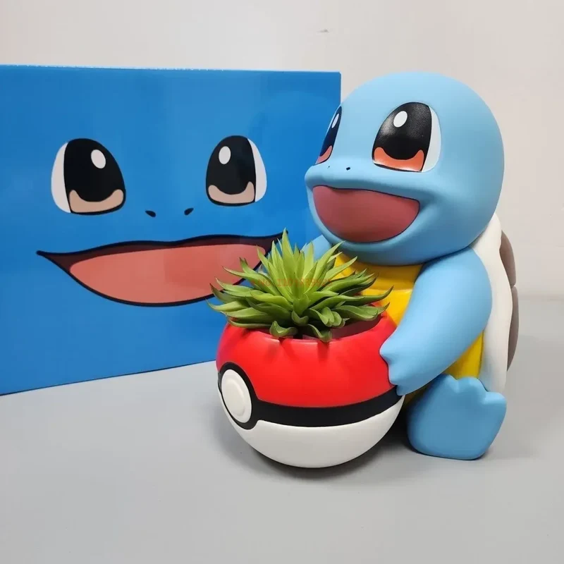Figurine Carapuce avec un pot au look Pokéball