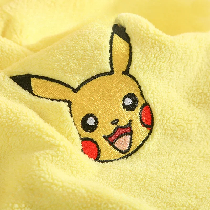Serviettes Psyduck, Pikachu ou Jigglypuff (72x34cm)