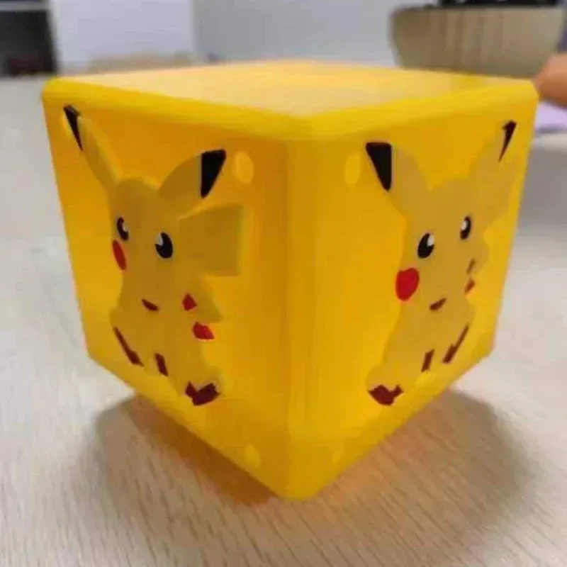 Lampe veilleuse Pokémon Pikachu en forme de cube (10*10*10cm)