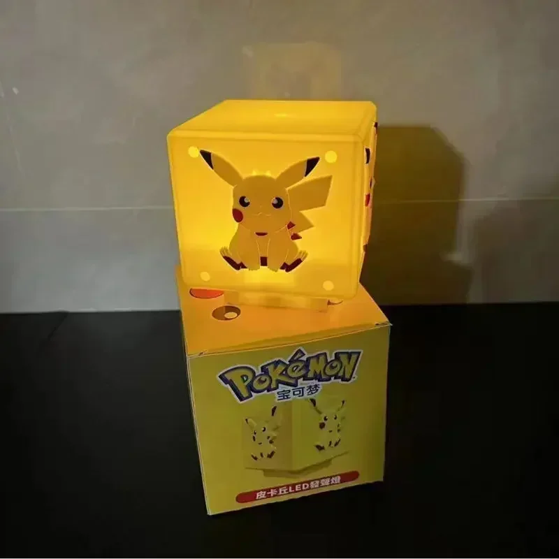 Lampe veilleuse Pokémon Pikachu en forme de cube (10*10*10cm)