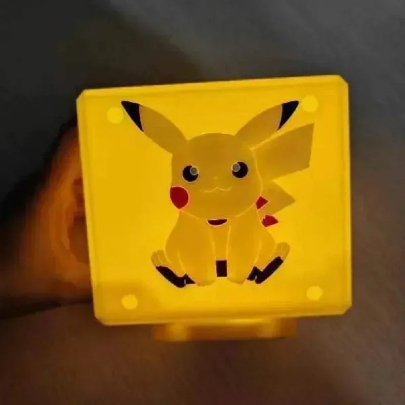 Lampe veilleuse Pokémon Pikachu en forme de cube (10*10*10cm)