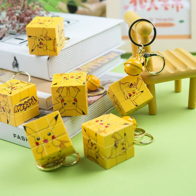 Porte-clés Mini Pikachu en forme de Rubik's Cube