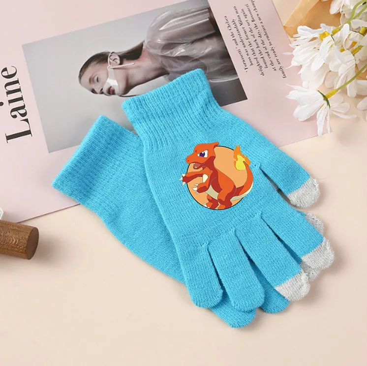 Gants d'hiver avec différents motifs Pokémon