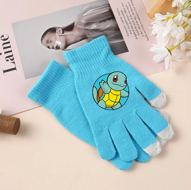 Gants d'hiver avec différents motifs Pokémon
