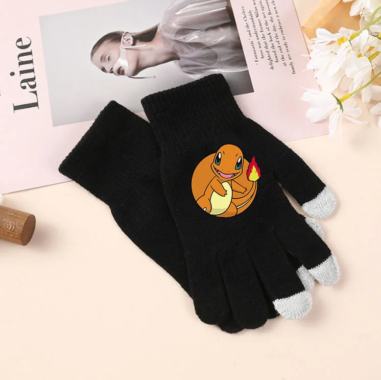 Gants d'hiver avec différents motifs Pokémon