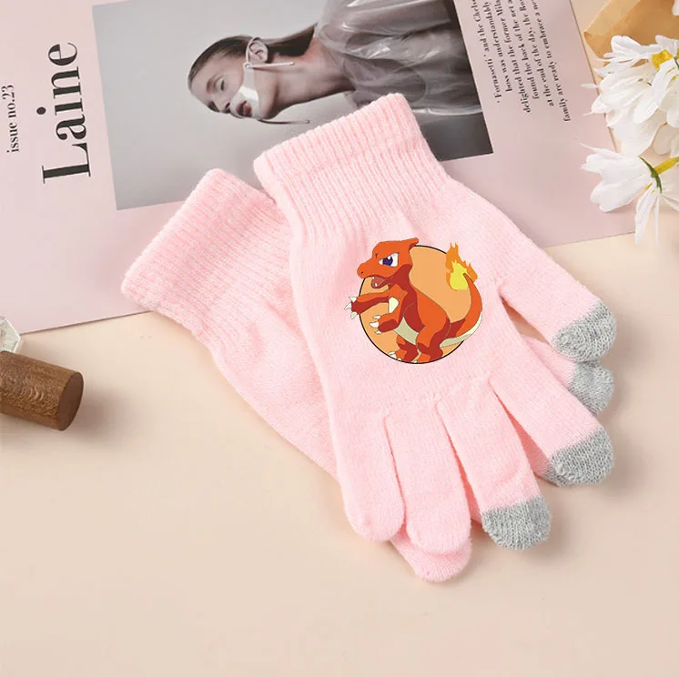 Gants d'hiver avec différents motifs Pokémon