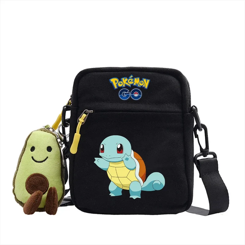 Sac besace motifs Pokémon et pendentif peluche avocat