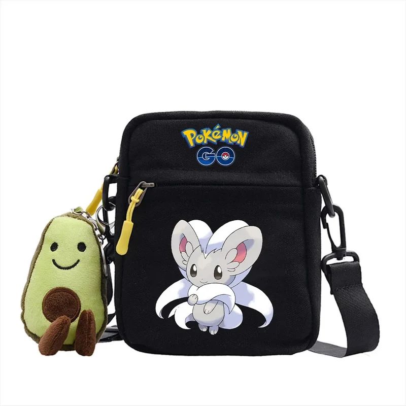 Sac besace motifs Pokémon et pendentif peluche avocat