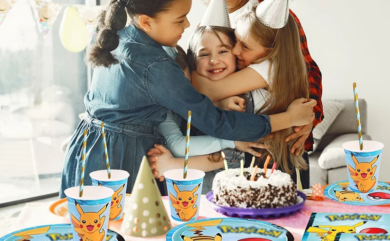 Ensemble de tasses, assiettes, serviettes et nappes Pokémon pour fête d'anniversaire (79 pièces)