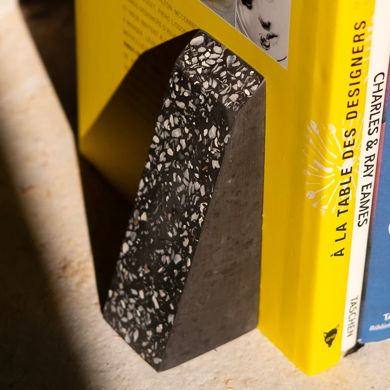 Serre-livres design en coquillages recyclés Malàkio