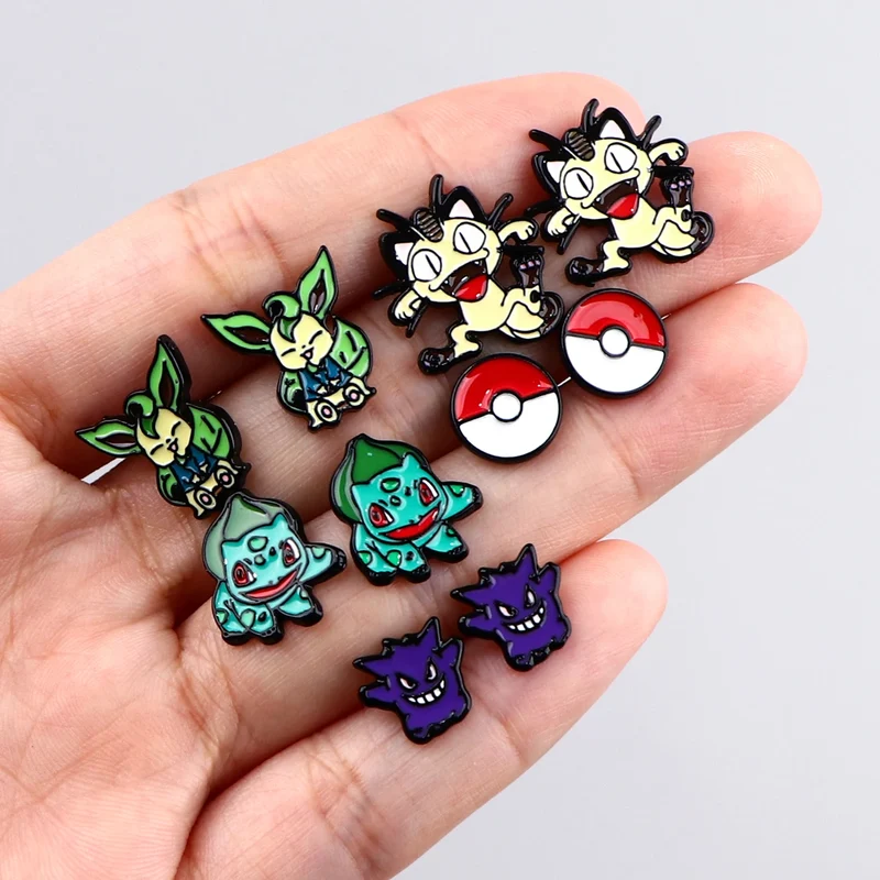 Boucles d'oreilles Pokémon avec de nombreux motifs différents.