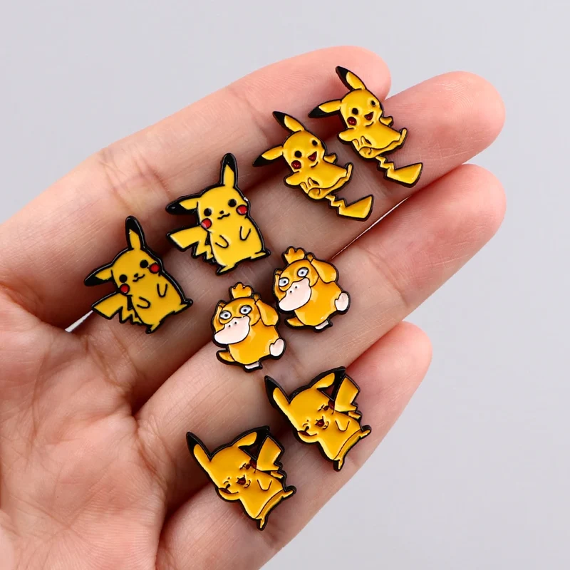 Boucles d'oreilles Pokémon avec de nombreux motifs différents.