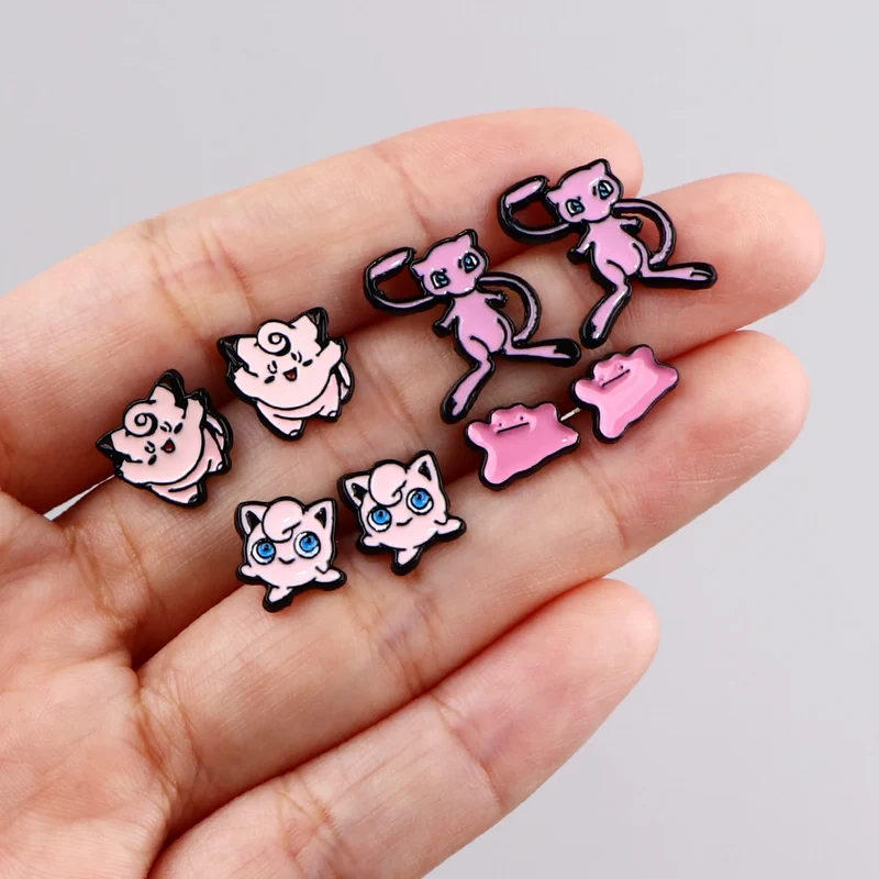 Boucles d'oreilles Pokémon avec de nombreux motifs différents.