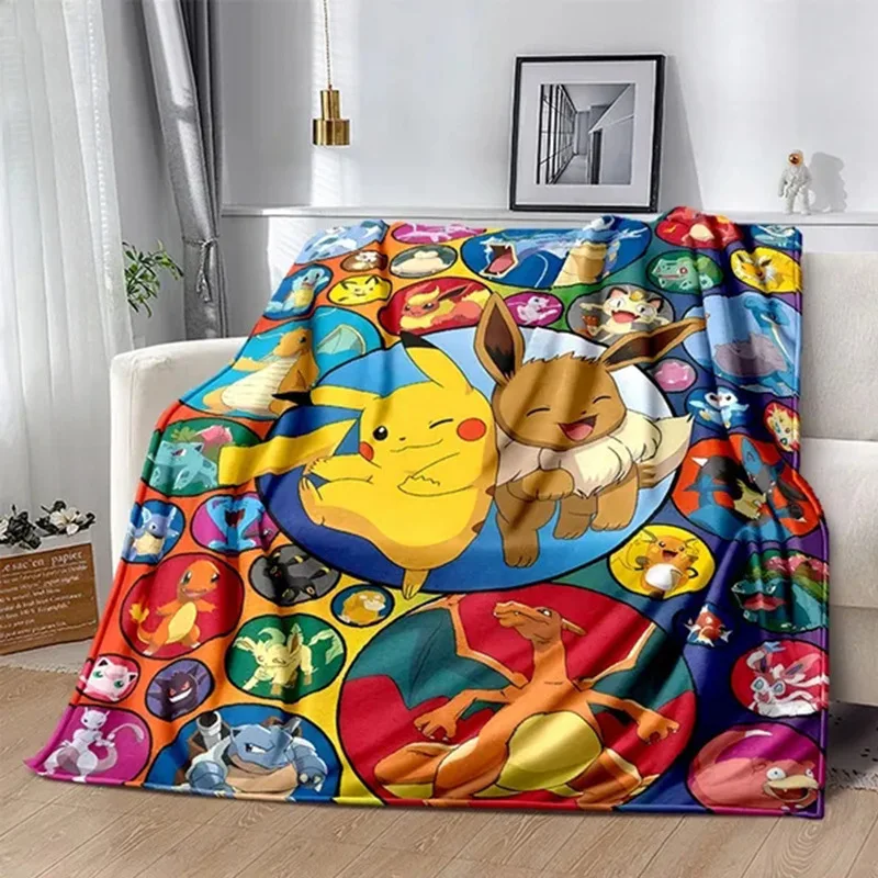 Couverture Pokémon avec de nombreux motifs (Pikachu, Évoli, etc.)