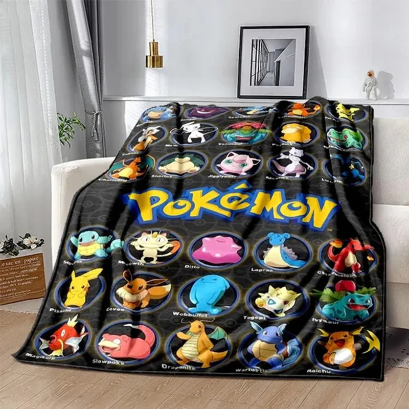 Couverture Pokémon avec de nombreux motifs (Pikachu, Évoli, etc.)