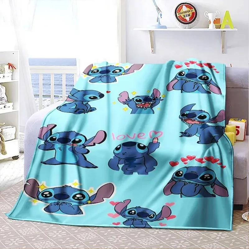 Couverture Pokémon avec de nombreux motifs (Pikachu, Évoli, etc.)