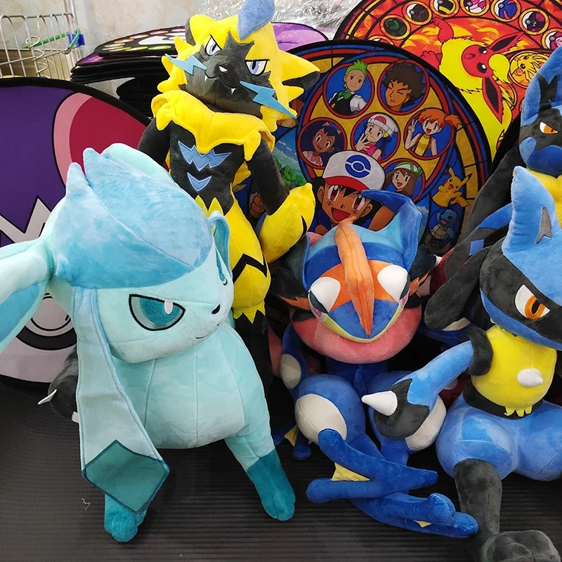 Peluches Pokémon XXL Lucario, Quajutsu, Zeraora Liberlo Glaziola et autres
