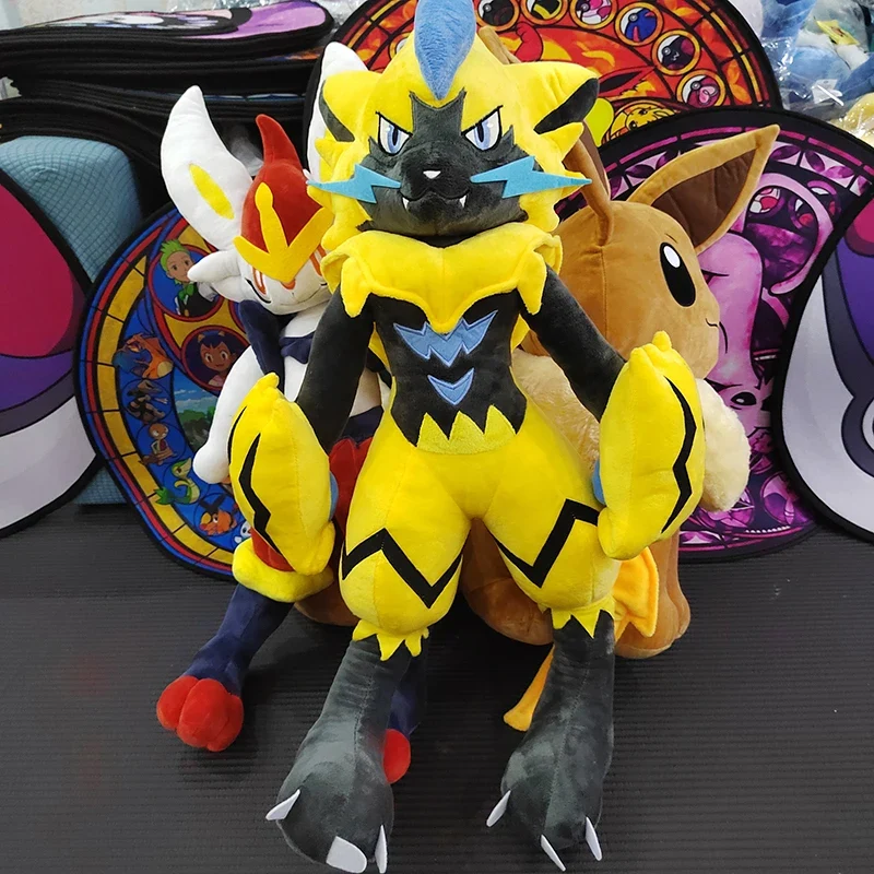 Peluches Pokémon XXL Lucario, Quajutsu, Zeraora Liberlo Glaziola et autres