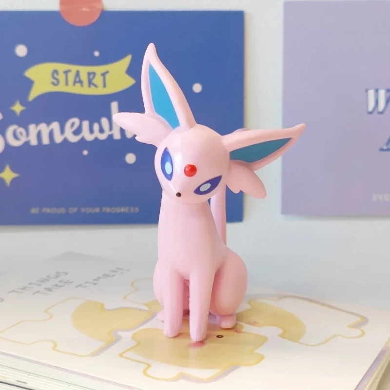 Lot de 7 figurines Pokémon Pikachu Lucario Jolteon Espeon Psyduck