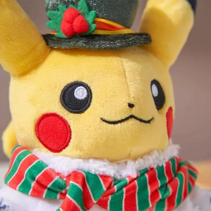 Peluche Pikachu aux motifs de Noël