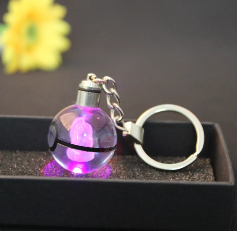 Pendentif Pokeball avec motifs Pokemon et changements de couleur