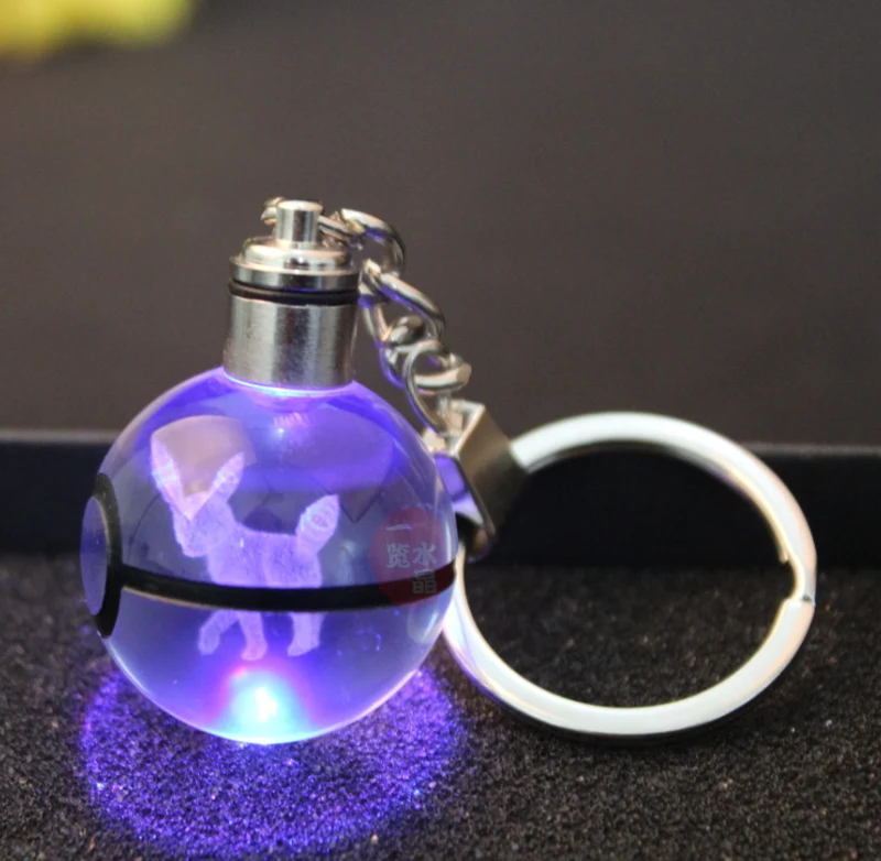 Pendentif Pokeball avec motifs Pokemon et changements de couleur