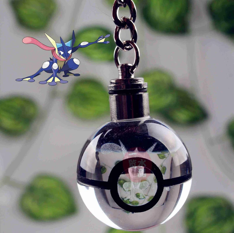 Pendentif Pokeball avec motifs Pokemon et changements de couleur