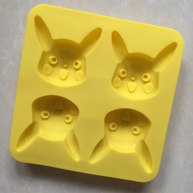 Biscuit Pikachu et moules à pâtisserie