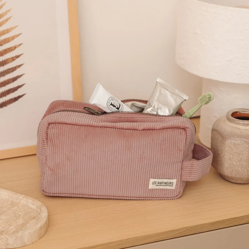 Trousse de toilette en velours côtelé